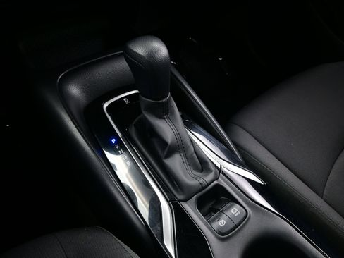 Used 2021 Toyota Corolla LE image 19