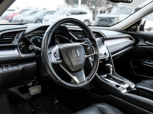 Used 2017 Honda Civic Touring image 3
