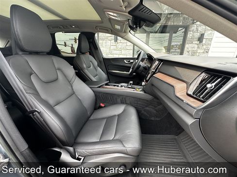 Used 2023 Volvo XC60 B5 Plus AWD/4WD image 12