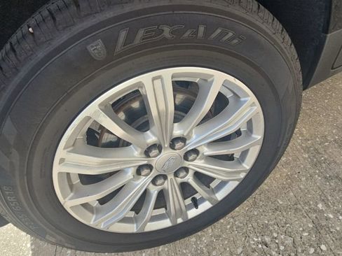 Used 2018 Cadillac XT5 FWD image 18