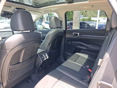Used 2024 Kia Sorento S w/ Panoramic Sunroof Package FWD image 7