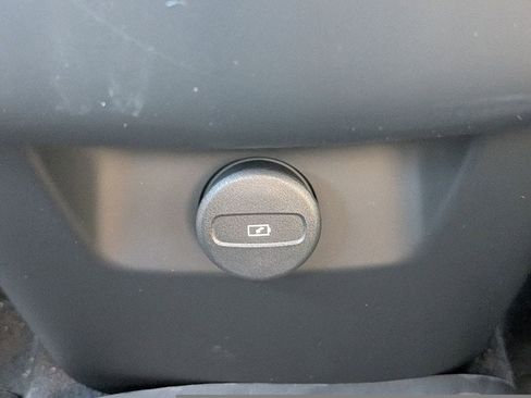 New 2026 Volvo XC90 B6 Plus w/ Protection Package Premier image 16