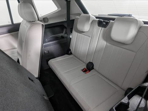 Used 2023 Volkswagen Tiguan SE image 14