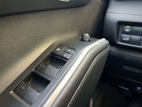 Used 2021 Toyota Highlander LE image 55