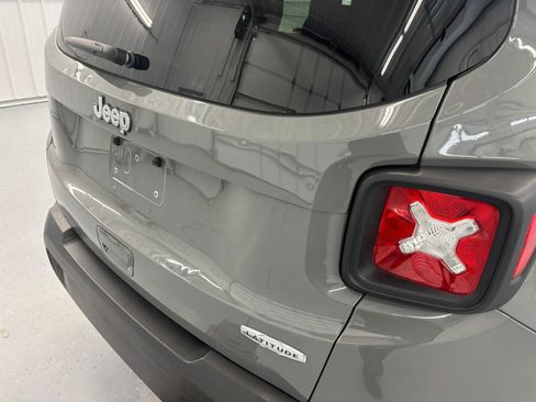 Used 2021 Jeep Renegade Latitude image 23