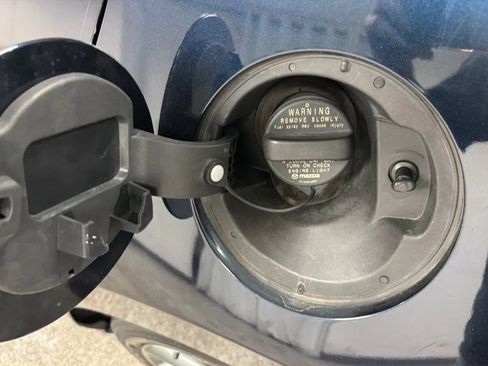 Used 2022 MAZDA MAZDA3 s FWD image 27