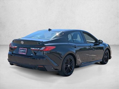 Used 2025 Toyota Camry SE FWD image 5