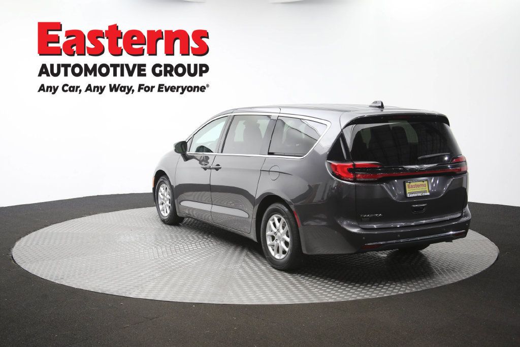 Used 2023 Chrysler Pacifica Touring-L FWD image 68
