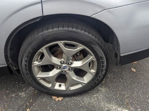 Used 2017 Subaru Forester 2.5i Touring image 10