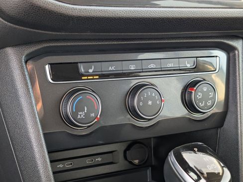 Used 2024 Volkswagen Tiguan SE image 20