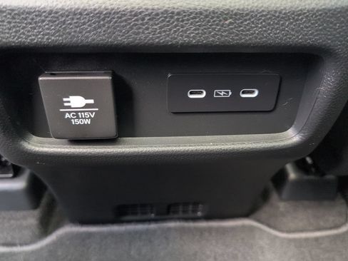 Used 2025 Honda Pilot Black Edition image 38