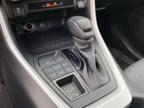 Used 2025 Toyota RAV4 XLE w/ Convenience Package image 32