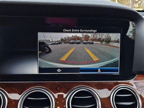 Used 2019 Mercedes-Benz E 300 4MATIC image 16