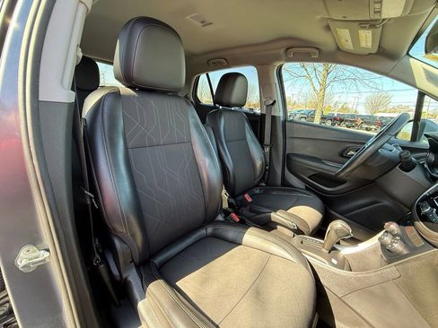 Used 2020 Chevrolet Trax LT w/ LT Convenience Package image 26