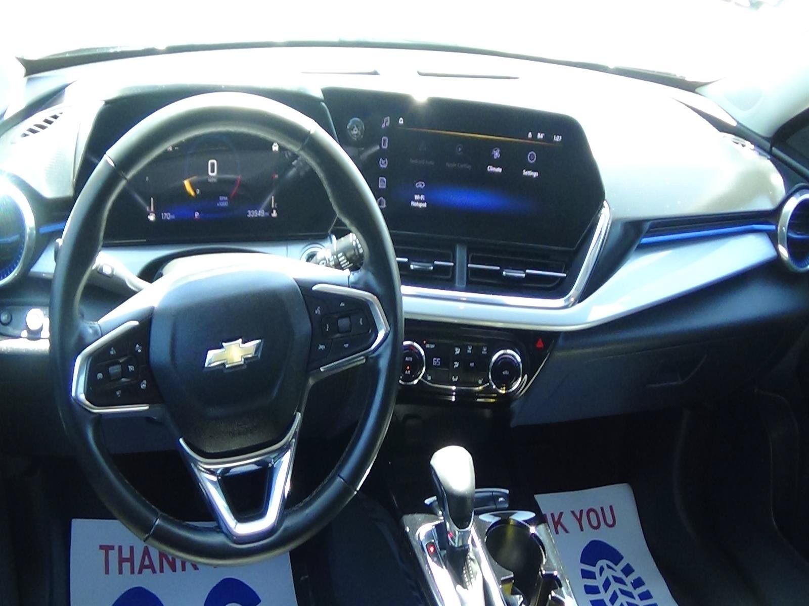 Used 2025 Chevrolet Trax LT w/ LT Convenience Package FWD image 13