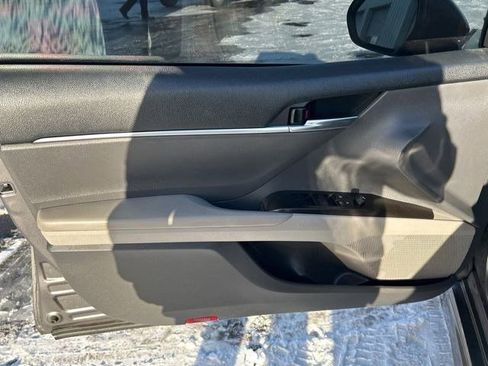 Used 2022 Toyota Camry SE image 12