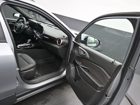 Used 2026 Chevrolet Trax RS w/ Sunroof Package FWD image 11