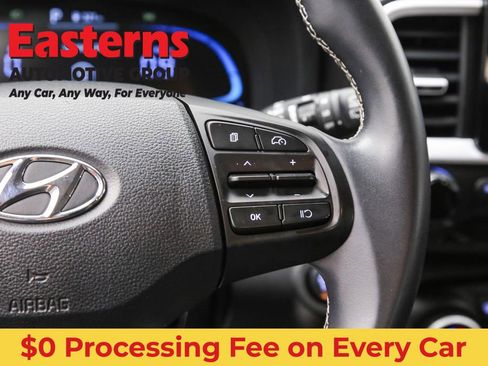 Used 2023 Hyundai Venue Limited FWD image 16
