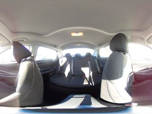 Used 2025 Hyundai Elantra SEL image 41