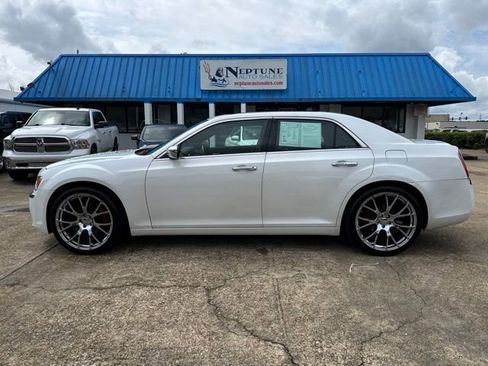 Used 2011 Chrysler 300 C RWD image 8