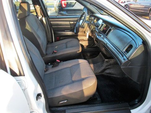 Used 2008 Ford Crown Victoria Police Interceptor image 4