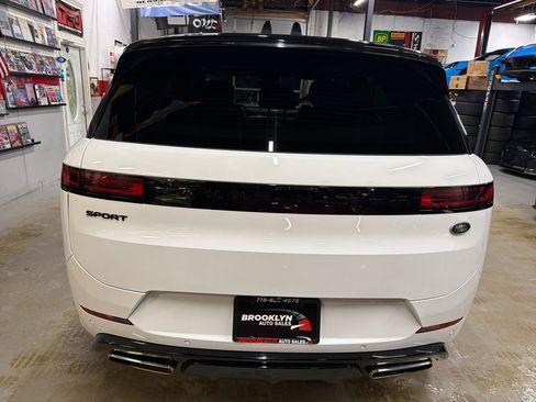 Used 2023 Land Rover Range Rover Sport SE Dynamic image 8