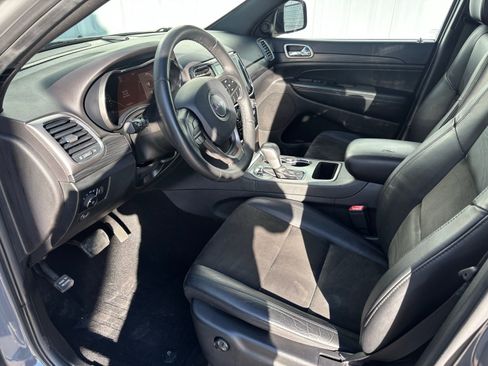 Used 2019 Jeep Grand Cherokee Altitude image 16