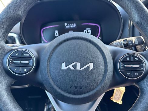 Used 2025 Kia Soul LX w/ LX Technology Package FWD image 28