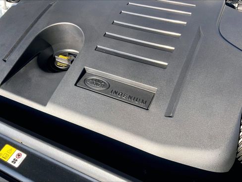 Used 2024 Land Rover Range Rover Sport SE image 32