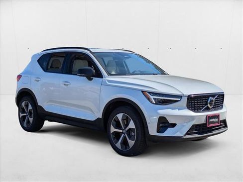 New 2026 Volvo XC40 B5 Plus w/ Protection Package Premier image 3