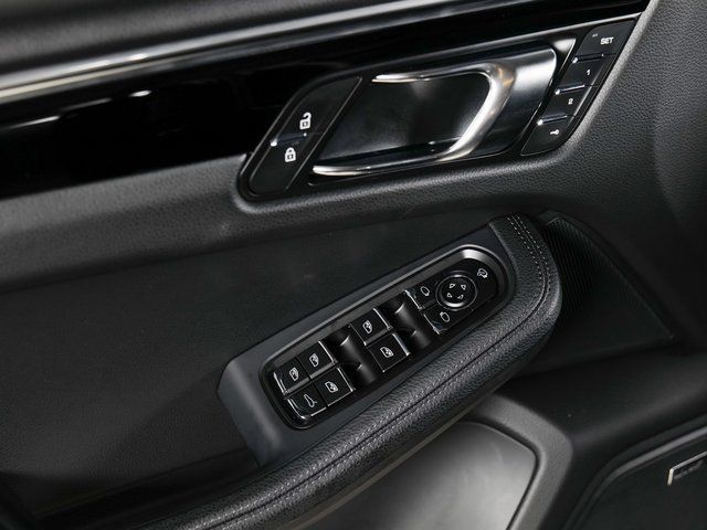 Certified 2026 Porsche Macan AWD/4WD image 30