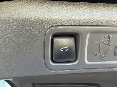 Used 2021 Ford Expedition XLT image 30