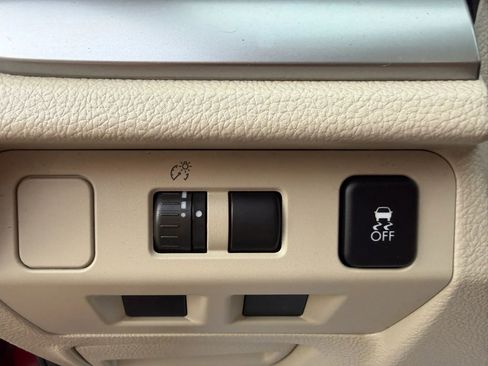 Used 2013 Subaru Crosstrek 2.0i Premium image 28