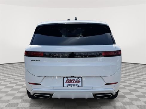 Used 2025 Land Rover Range Rover Sport Dynamic SE image 5