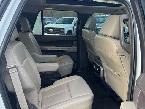 Used 2021 Ford Expedition XLT image 14