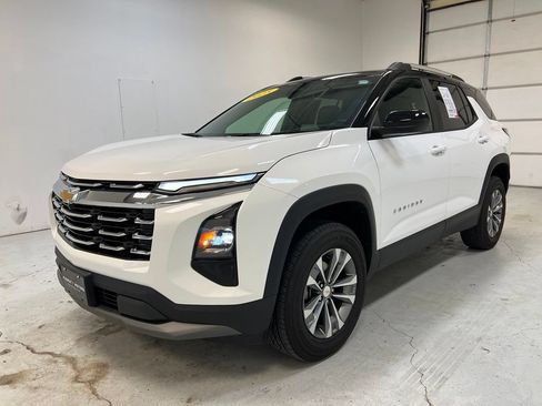Used 2025 Chevrolet Equinox LT w/ Convenience Package II FWD image 12