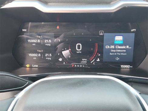 Used 2024 GMC Canyon Elevation image 17