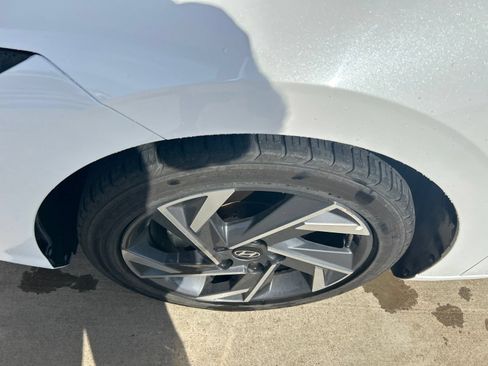 Used 2025 Hyundai Elantra Limited FWD image 24