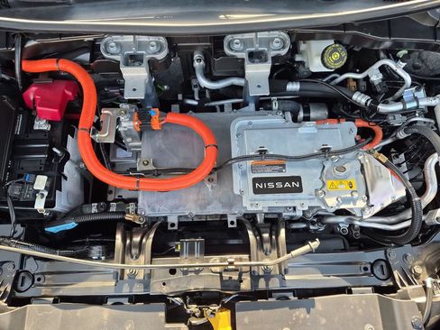 Used 2024 Nissan Ariya AWD image 9