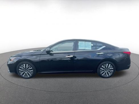 Used 2025 Nissan Altima 2.5 SV image 9