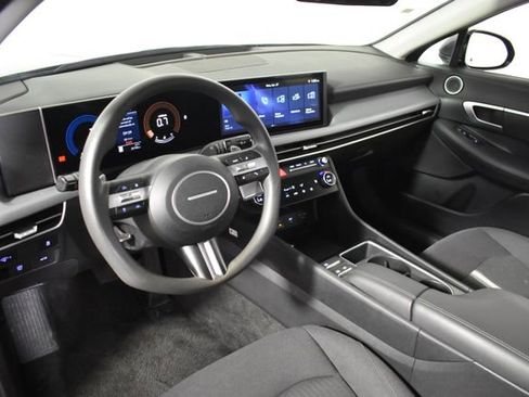 Used 2025 Hyundai Sonata SEL FWD image 12