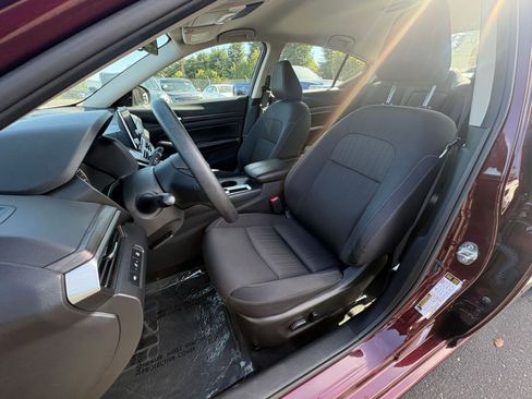 Used 2025 Nissan Altima 2.5 SV FWD image 36