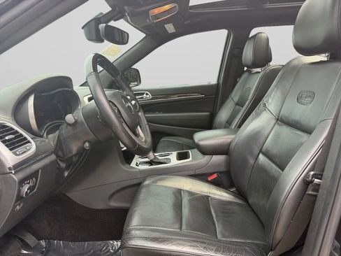 Used 2018 Jeep Grand Cherokee Overland w/ Interior Metal Package RWD image 16