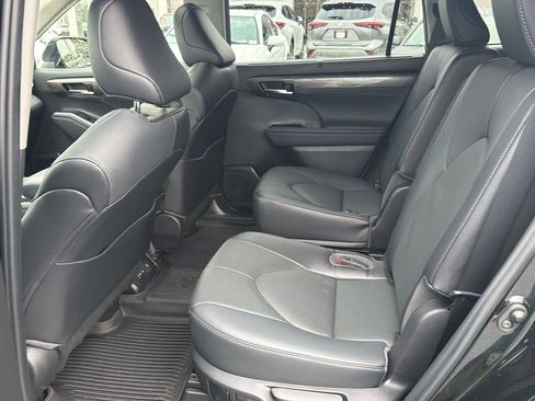 Used 2023 Toyota Highlander Limited AWD/4WD image 11