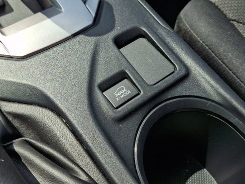 Used 2019 Subaru Crosstrek 2.0i AWD/4WD image 16
