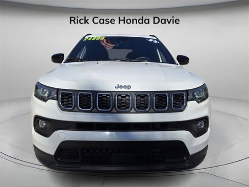 Used 2024 Jeep Compass Latitude image 5