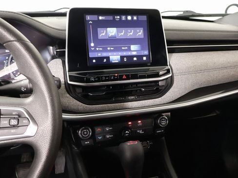 Used 2025 Jeep Compass Sport image 5