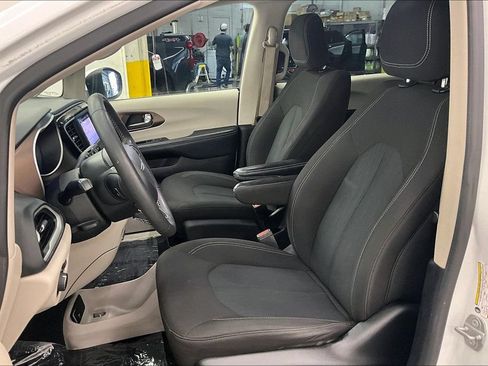 Used 2023 Chrysler Voyager LX FWD image 22