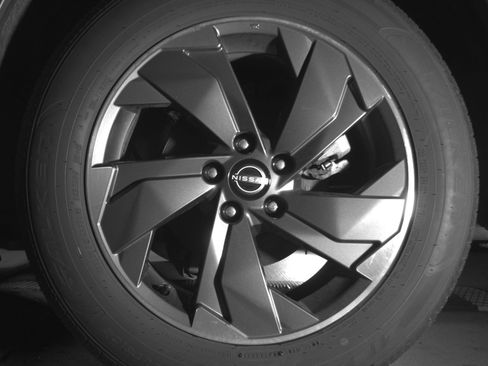 Used 2025 Nissan Rogue SV image 14