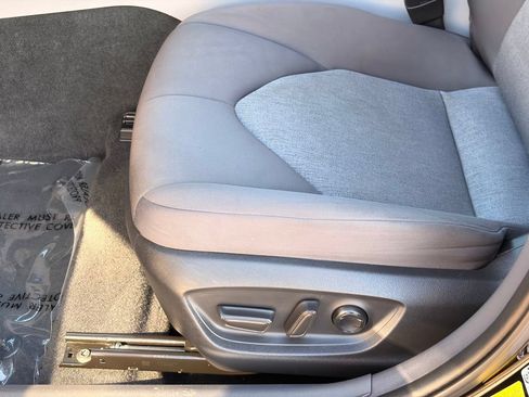 Used 2022 Toyota Camry LE w/ Carpet Mat Package (TMS) FWD image 19